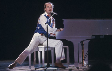 Peter Allen at the Sydney Entertainment Centre, 1983
