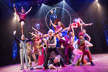 Circus Oz Ensemble 2015 photo by Rob Blackburn