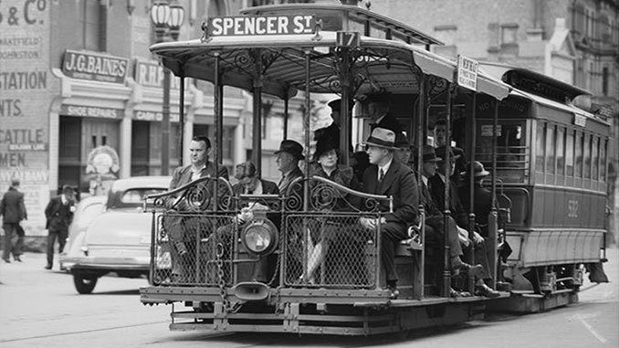 TC-Melbourne-office-commuters-circa-1940