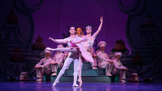 QB-Camilo-Ramos-and-Yanela-Pinera-in-Queensland-Ballet's-production-of-The-Nutcracker-photo-by-David-Kelly