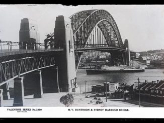 M.V.-Duntroon-&-Sydney-Harbour-Bridge-Rose-Stereograph-Company-collection